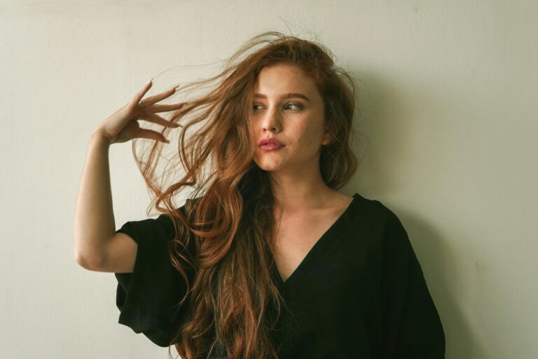 Mitos e verdades sobre descolorir cabelo e pelos